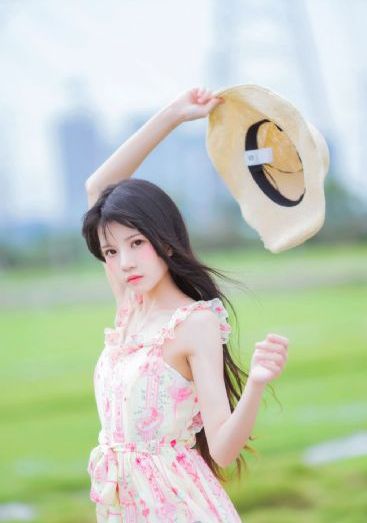 脱了她裙子摸进她的内裤亲吻