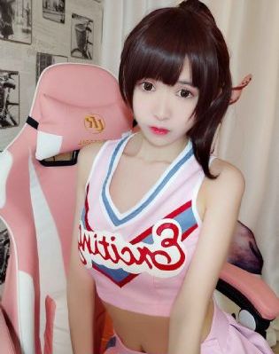 沙滩上的夏娃